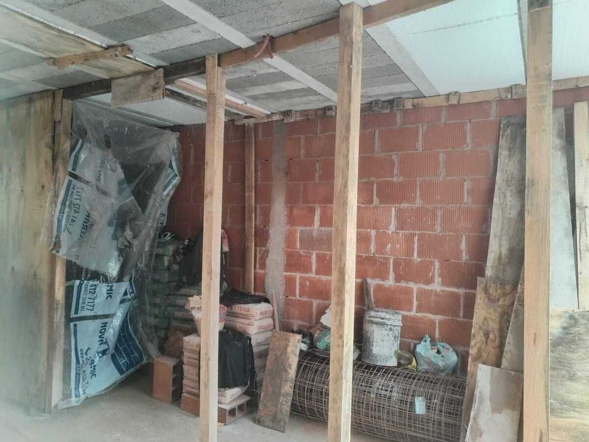 3 of 15: Casa en obra