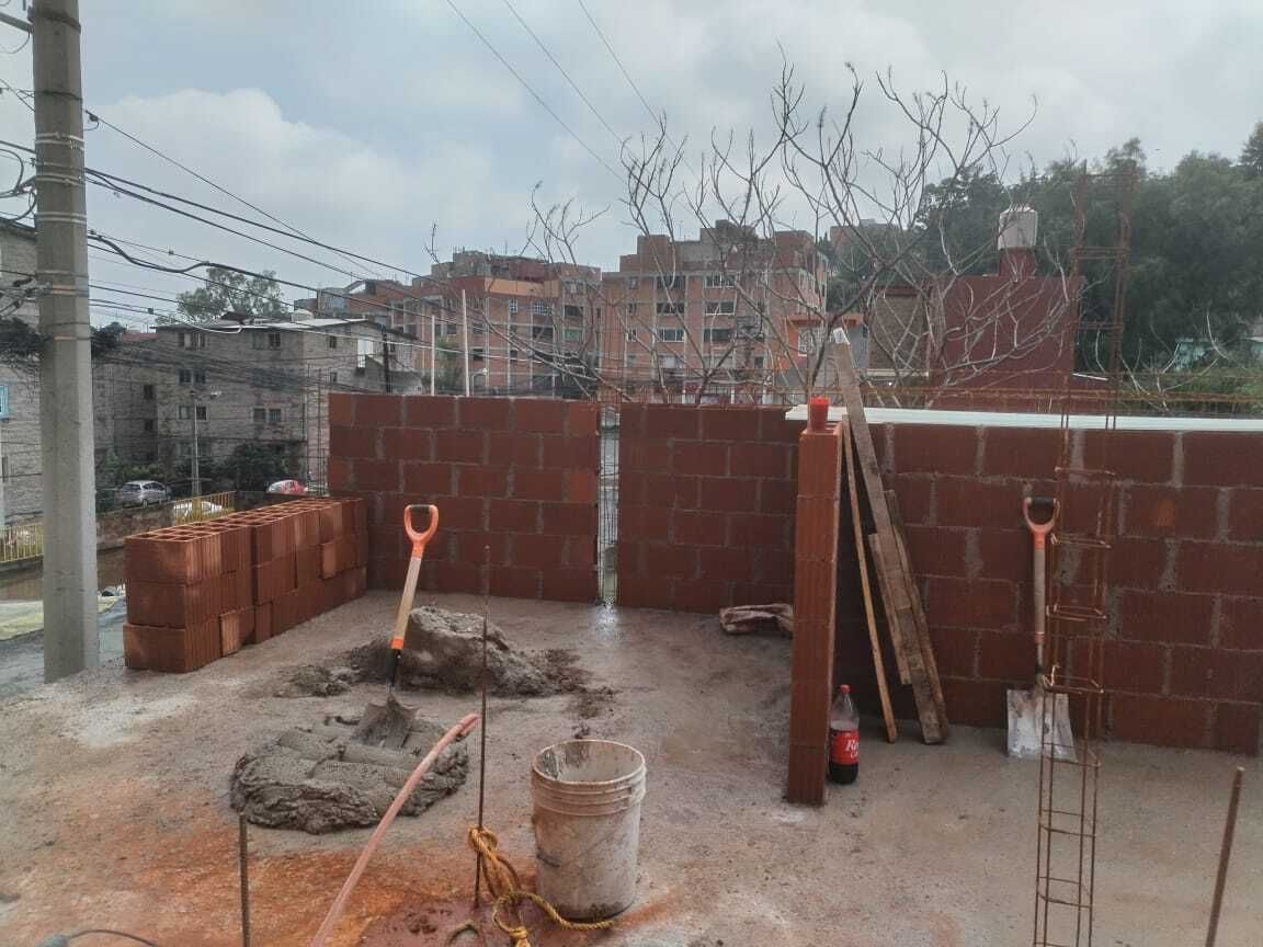 4 of 15: Casa en obra