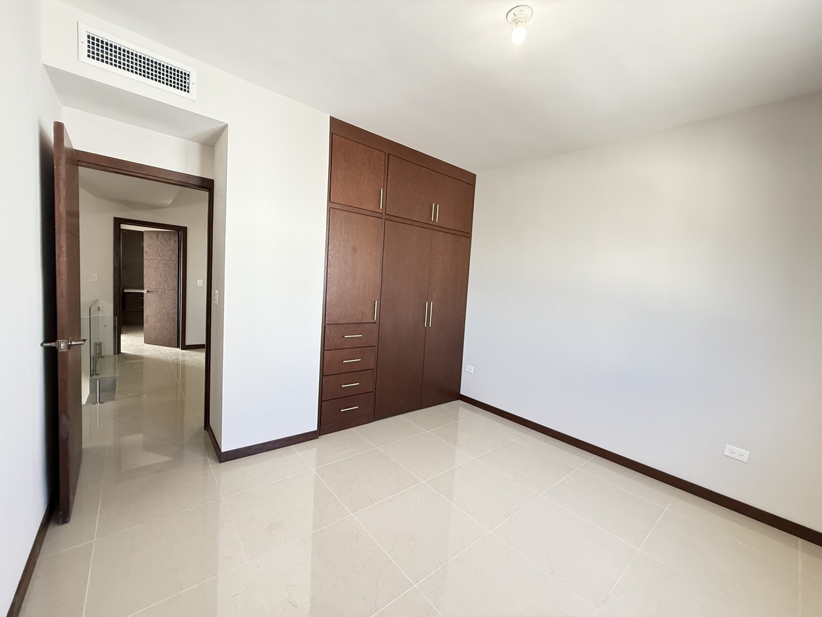 23 de 31: Recamara secundaria 2