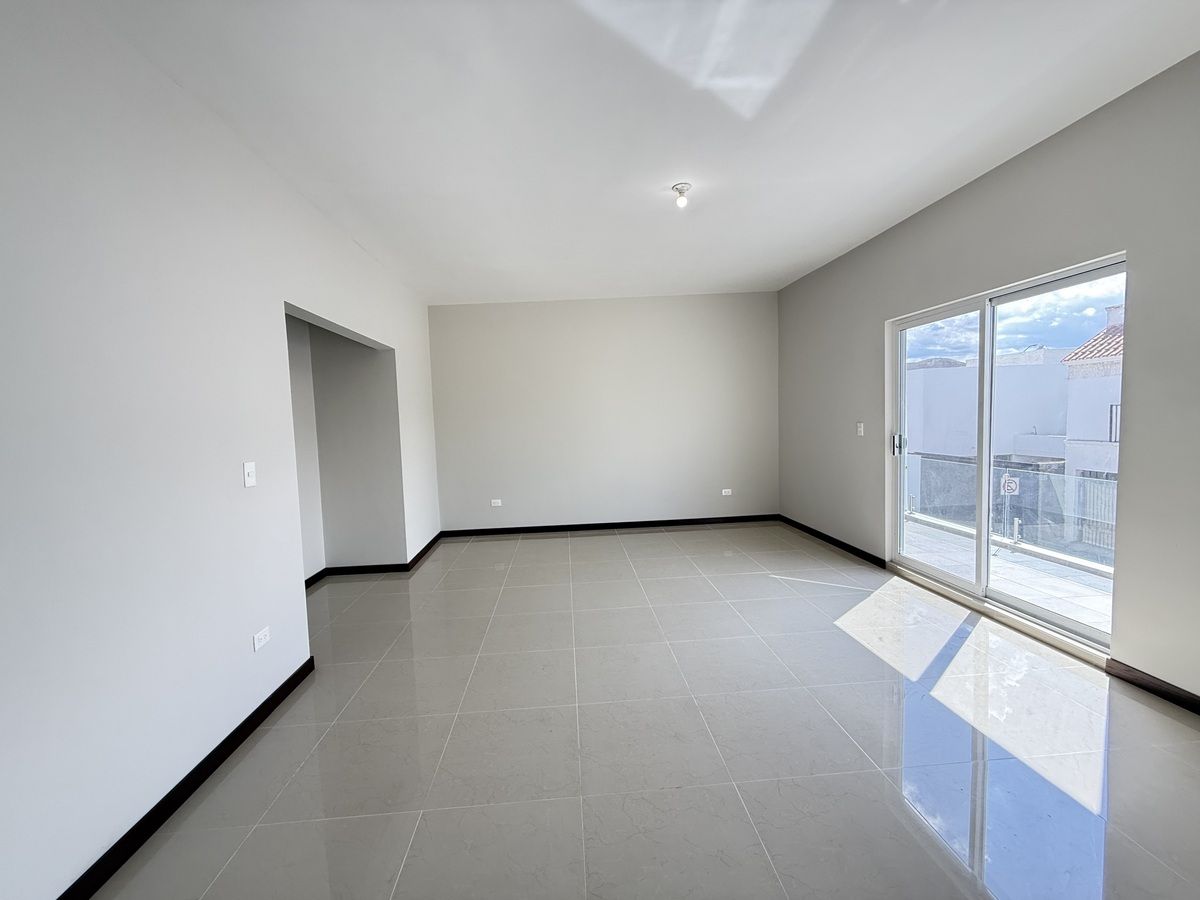 13 de 31: Recamara principal con balcon