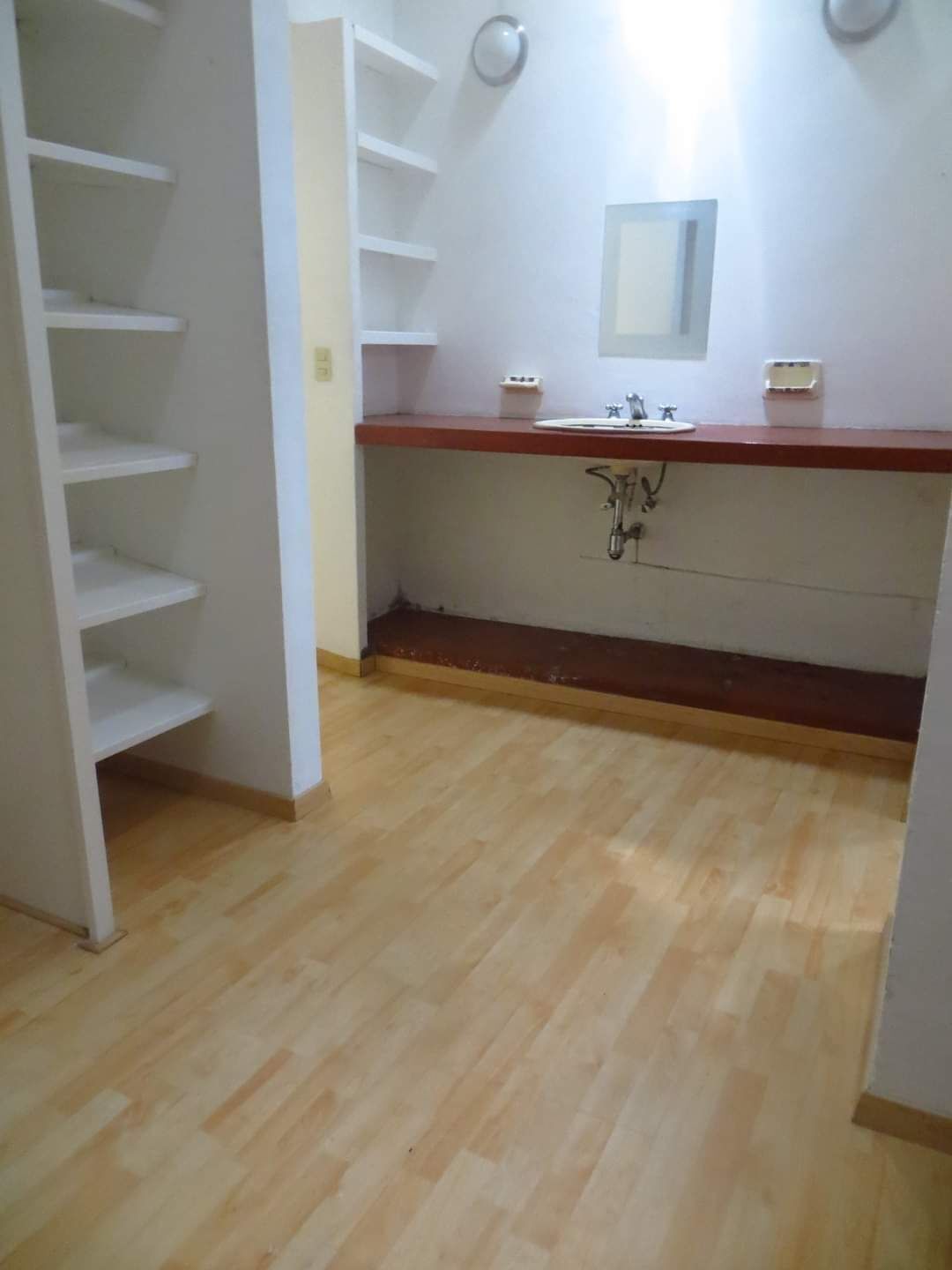 VENDO CASA COL. AMERICANA SUPER UBICADA, CERCA DE CHAPU. - foto 3