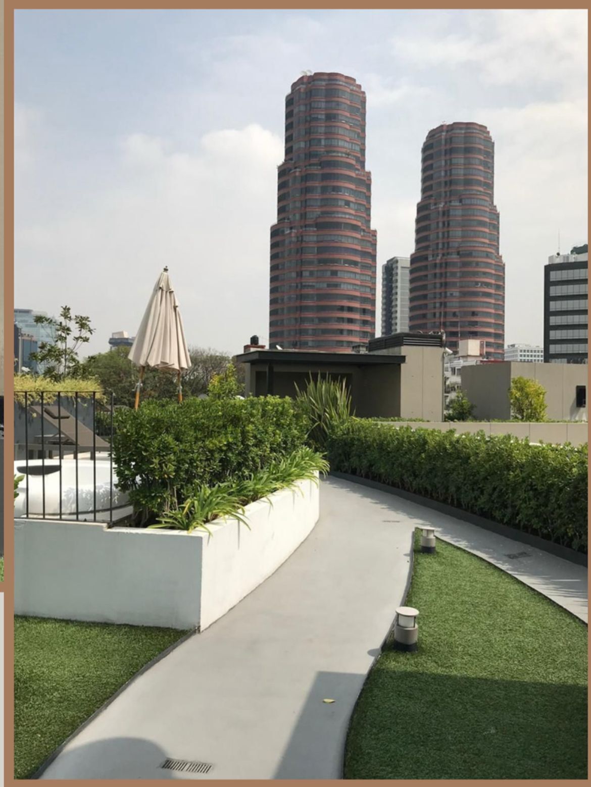 1 de 31: JARDIN CON VISTA