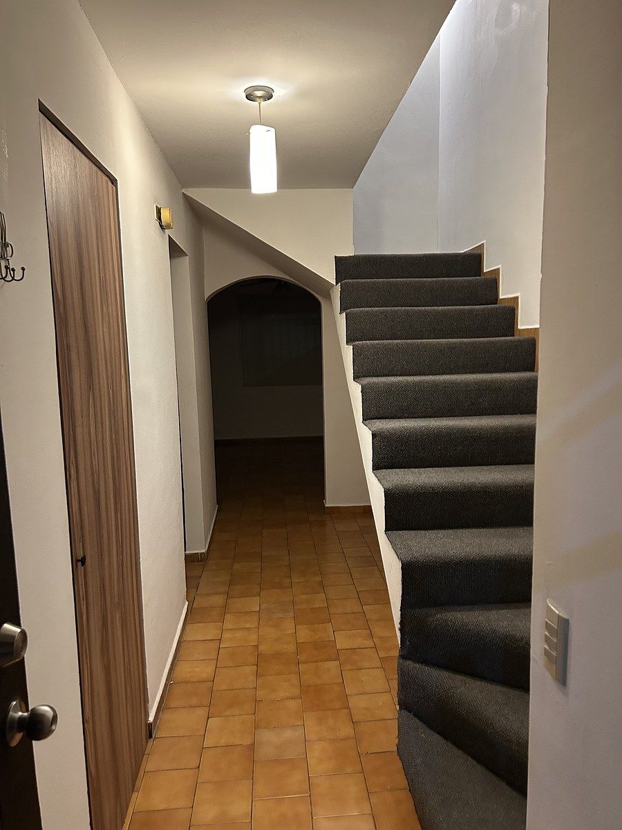 2 de 21: pasillo entrada