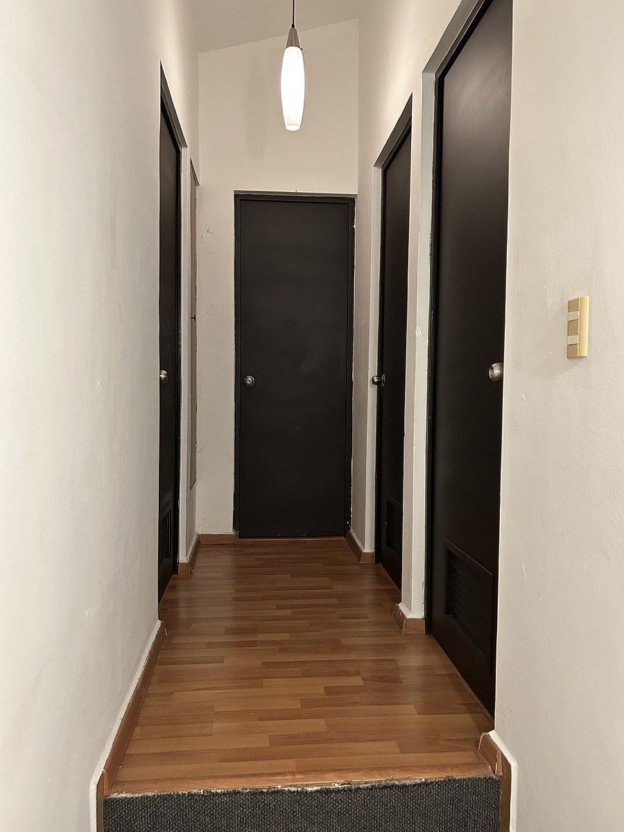 9 de 21: pasillo planta alta