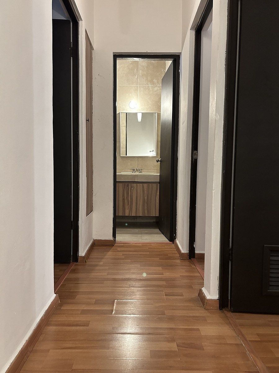 11 de 21: pasillo recamaras y baño planta alta