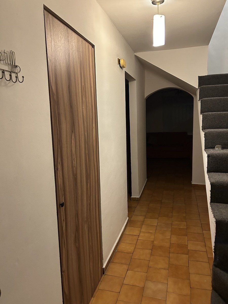 21 de 21: Pasillo entrada