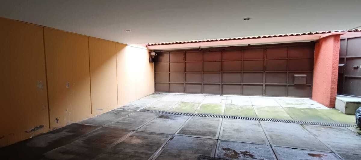 17 of 27: ESTACIONAMIENTOS