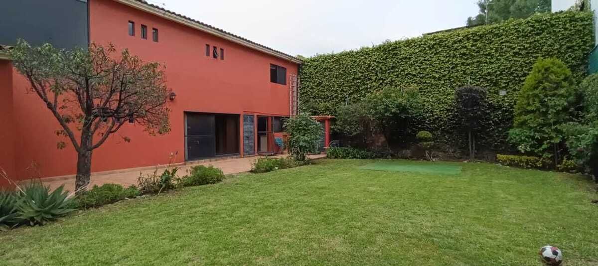 4 of 27: JARDIN TRASERO