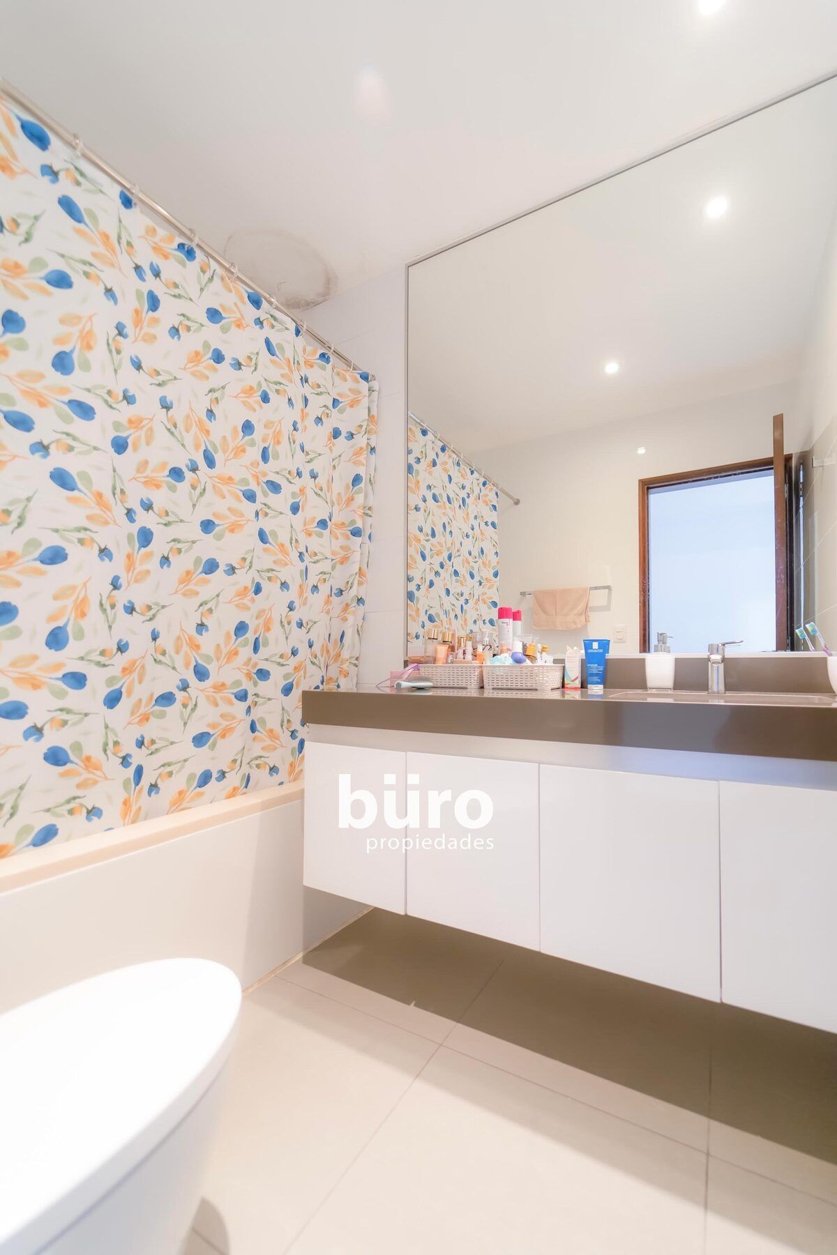 23 de 35: Baño secundario 2