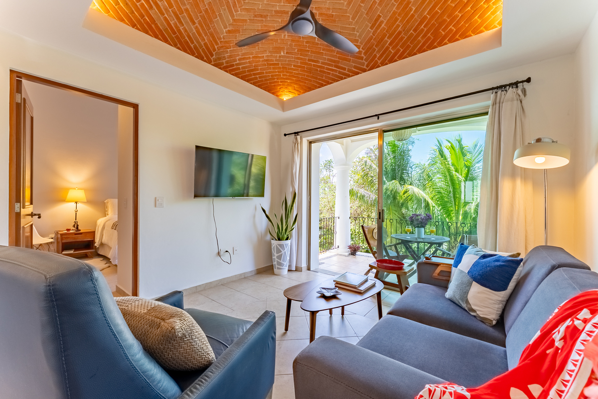 1 of 21: Living area