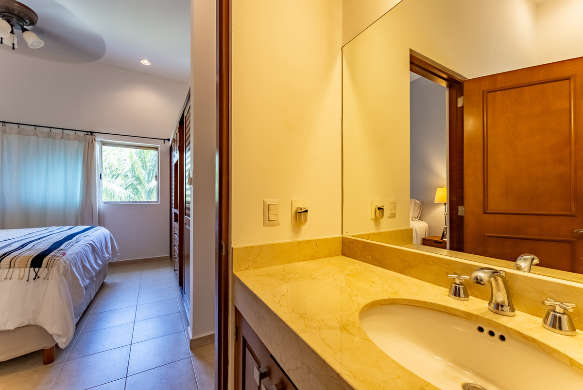 11 of 21: Master bdrm