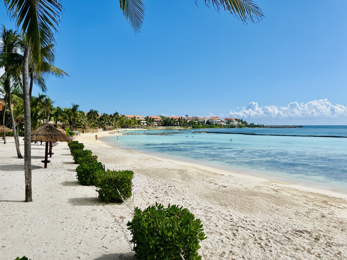 19 of 21: Puerto Aventuras beach