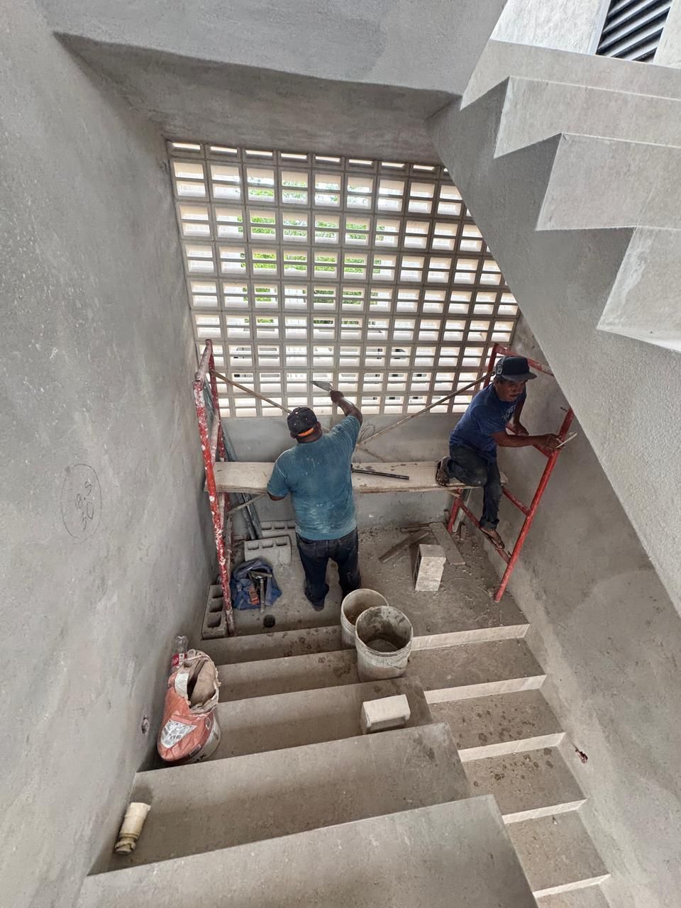 9 de 22: Escaleras con celosías