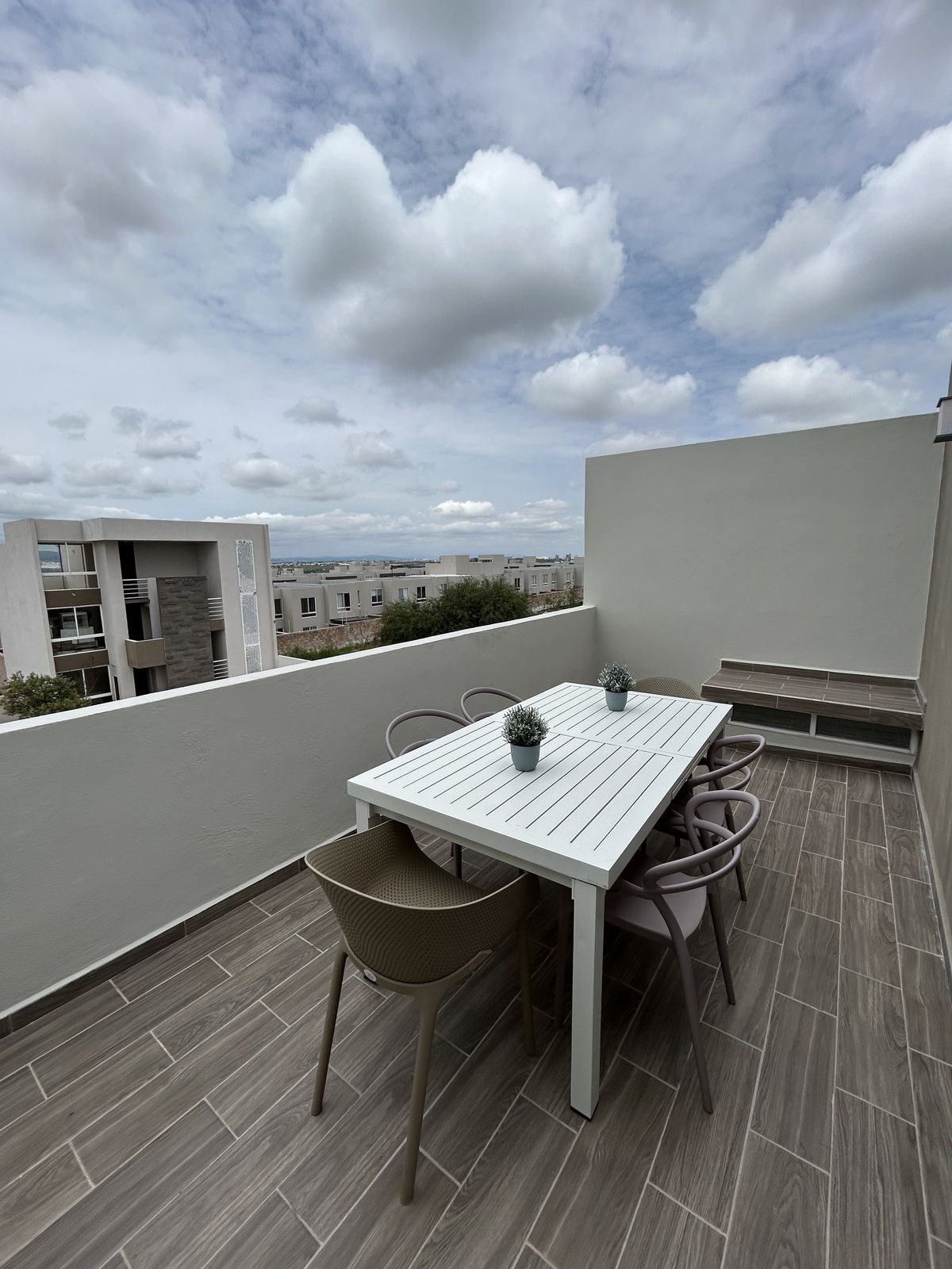 ¡Vive a pasos del Lago! Exclusiva en Zákia con Family Room. - foto 3