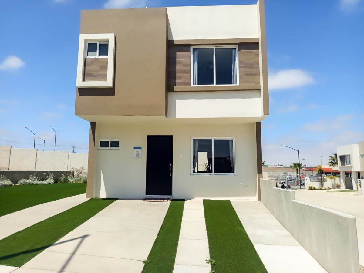 1 of 14: Fachada principal
