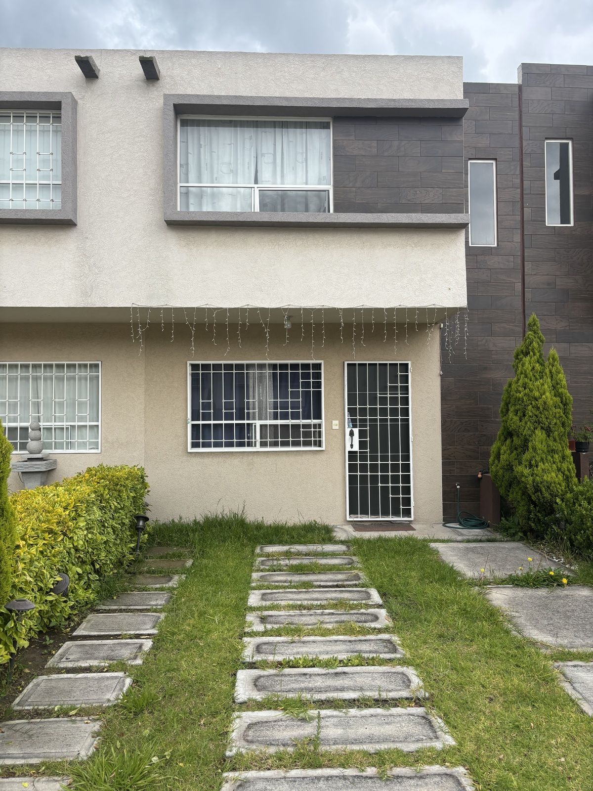 1 of 10: Fachada