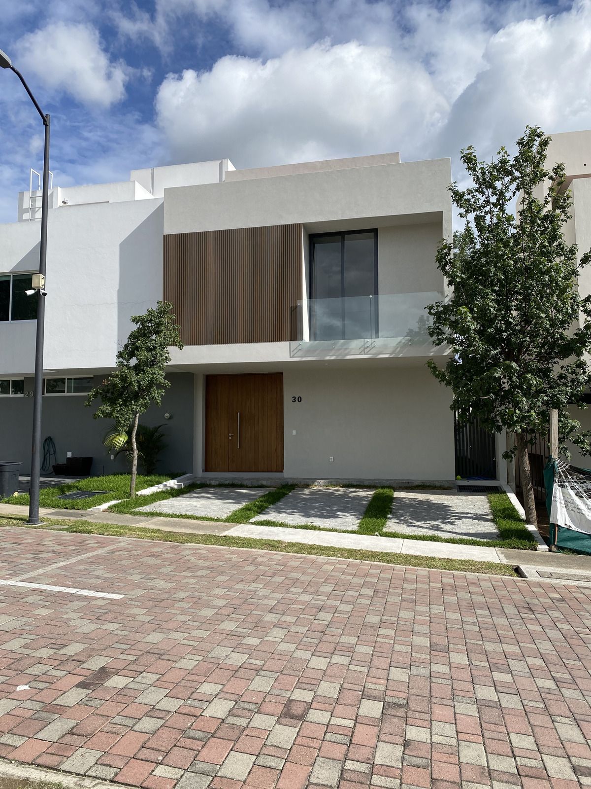 1 de 33: FACHADA