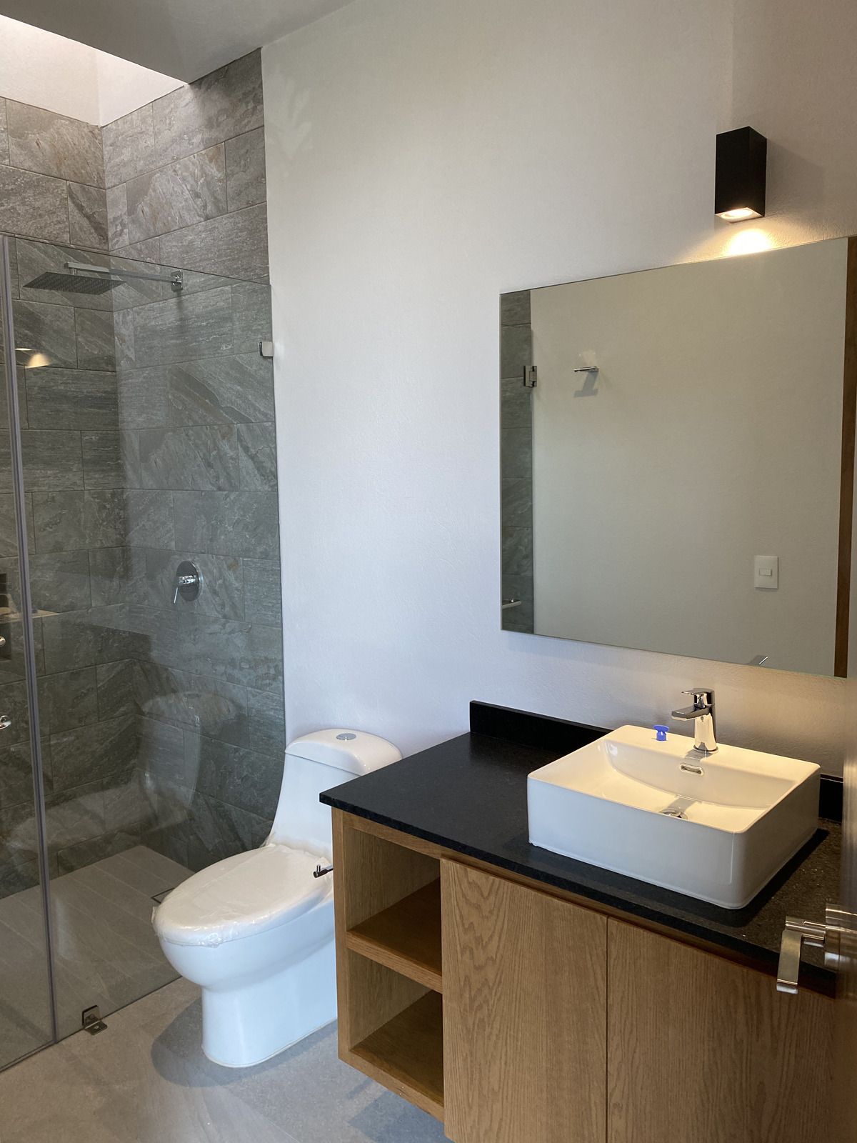 9 de 33: BAÑO PRINCIPAL