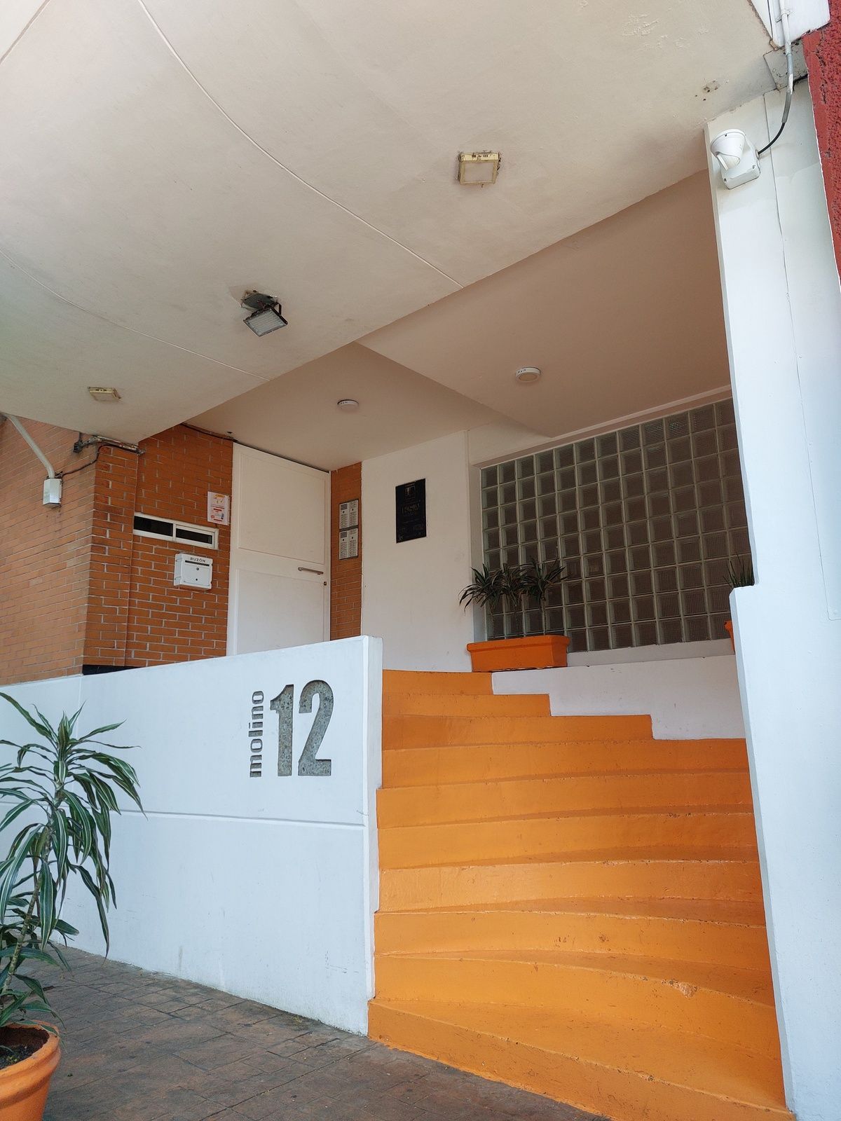 2 de 29: Entrada Edificio
