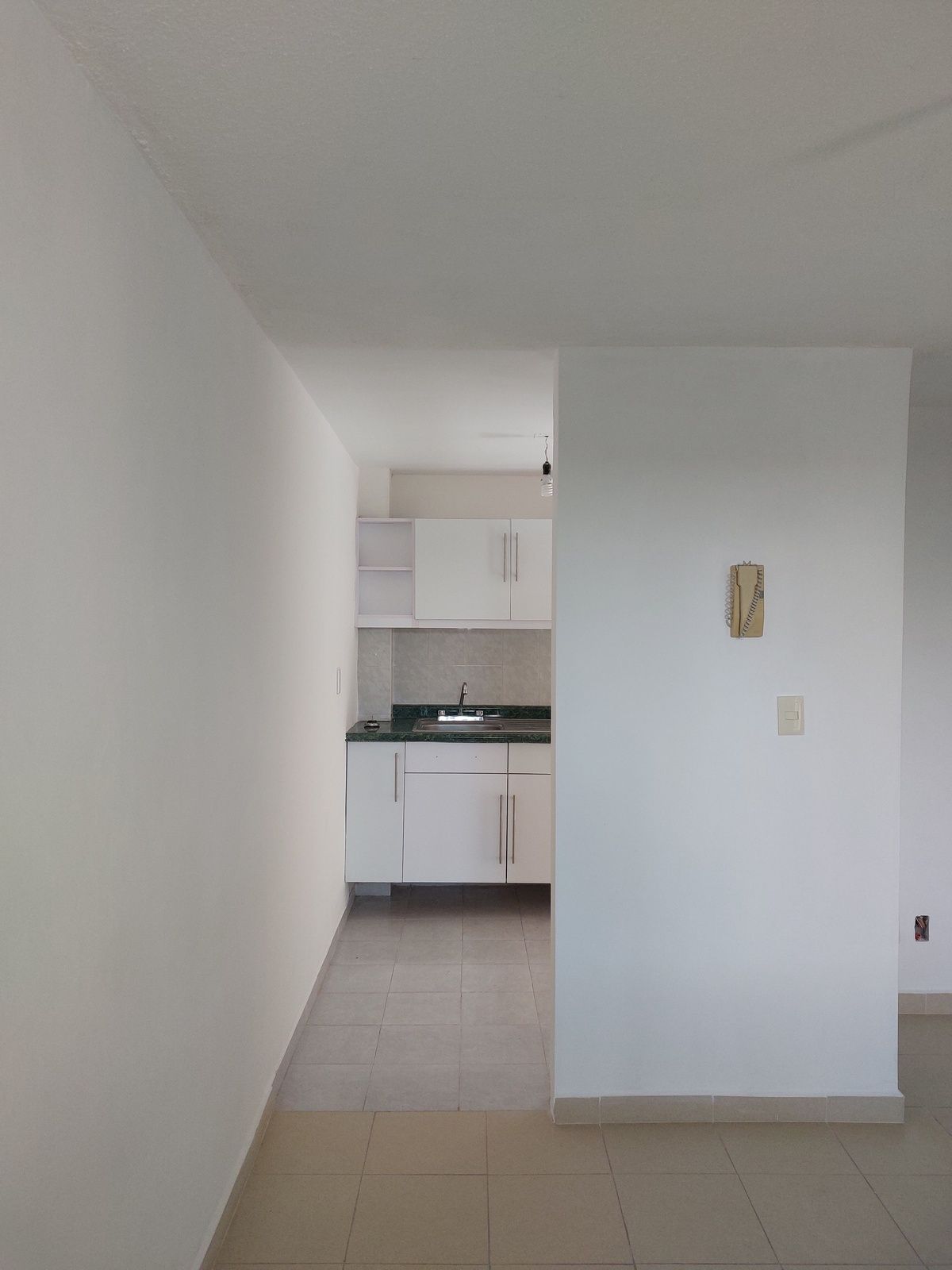 7 de 29: Vista de cocina desde Sala-Comedor