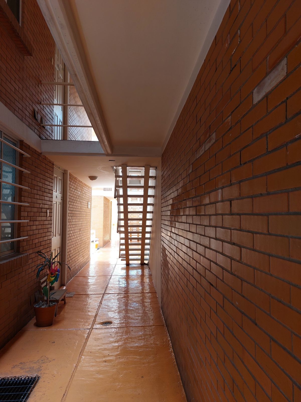 27 de 29: Interior del Edificio