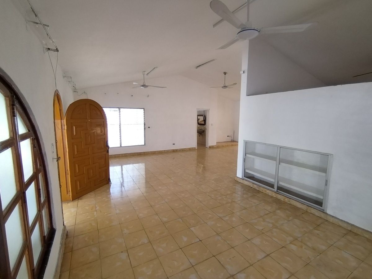 2 of 16: sala