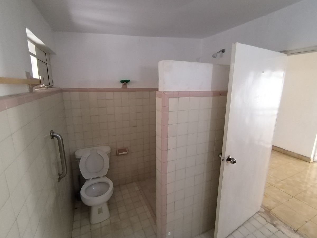 8 of 16: baño principal