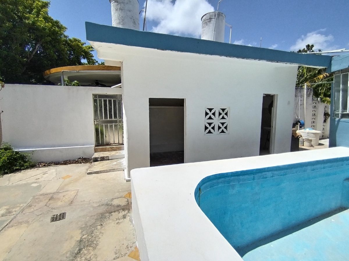 11 of 16: bodega con baño