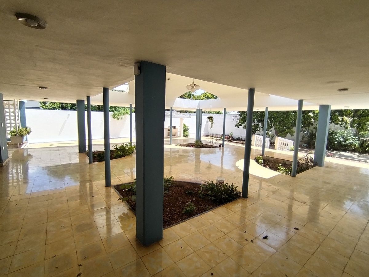 15 of 16: terraza techada