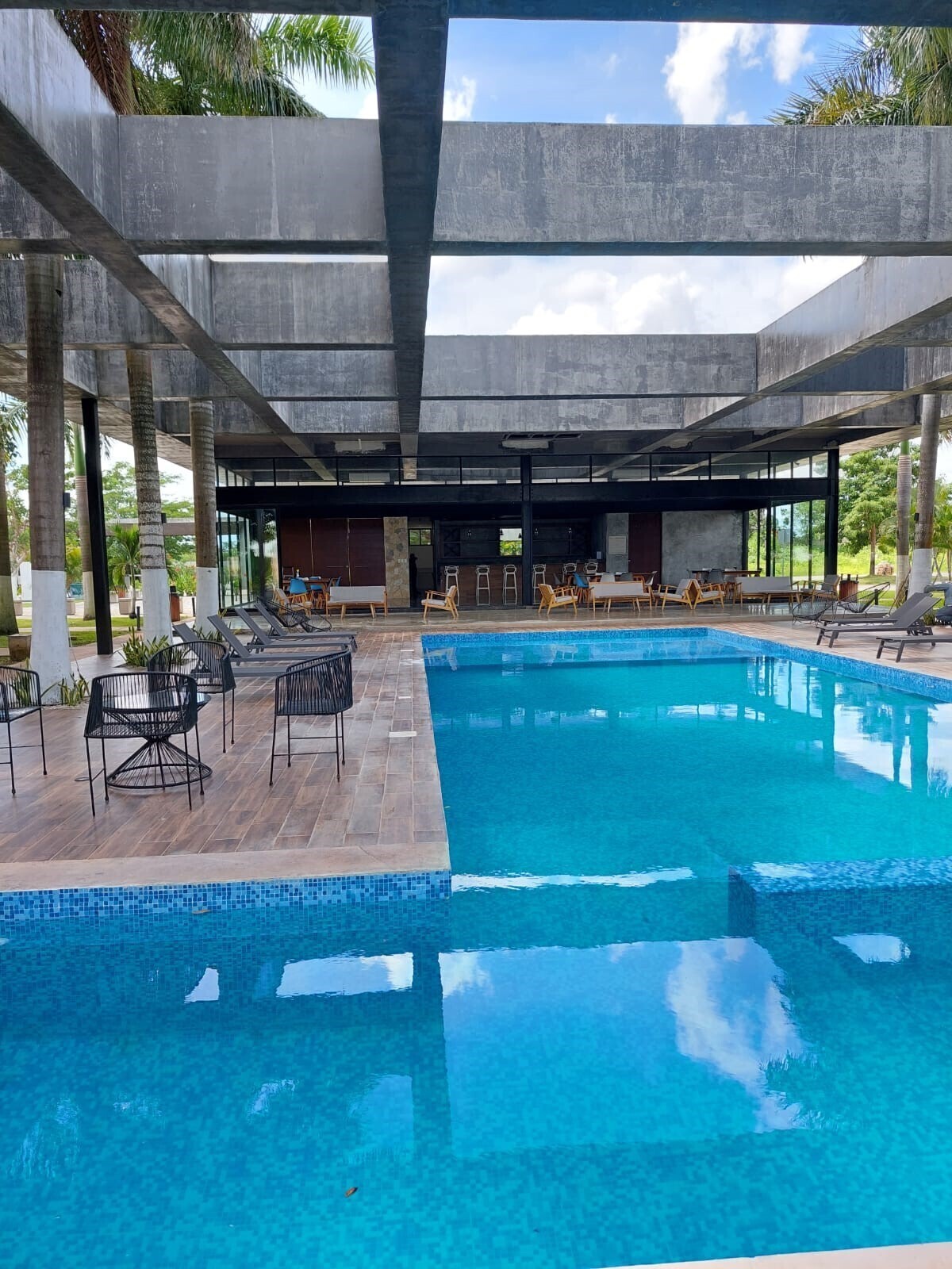 6 of 32: Casa club