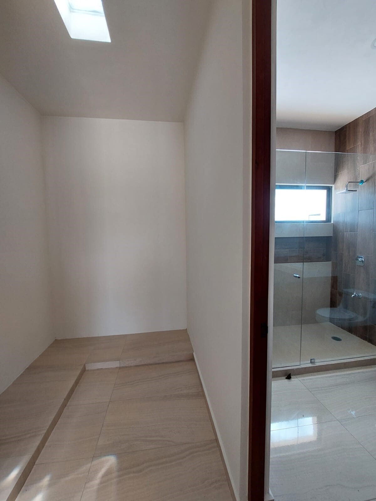 17 of 32: Clóset vestidor - baño recámara