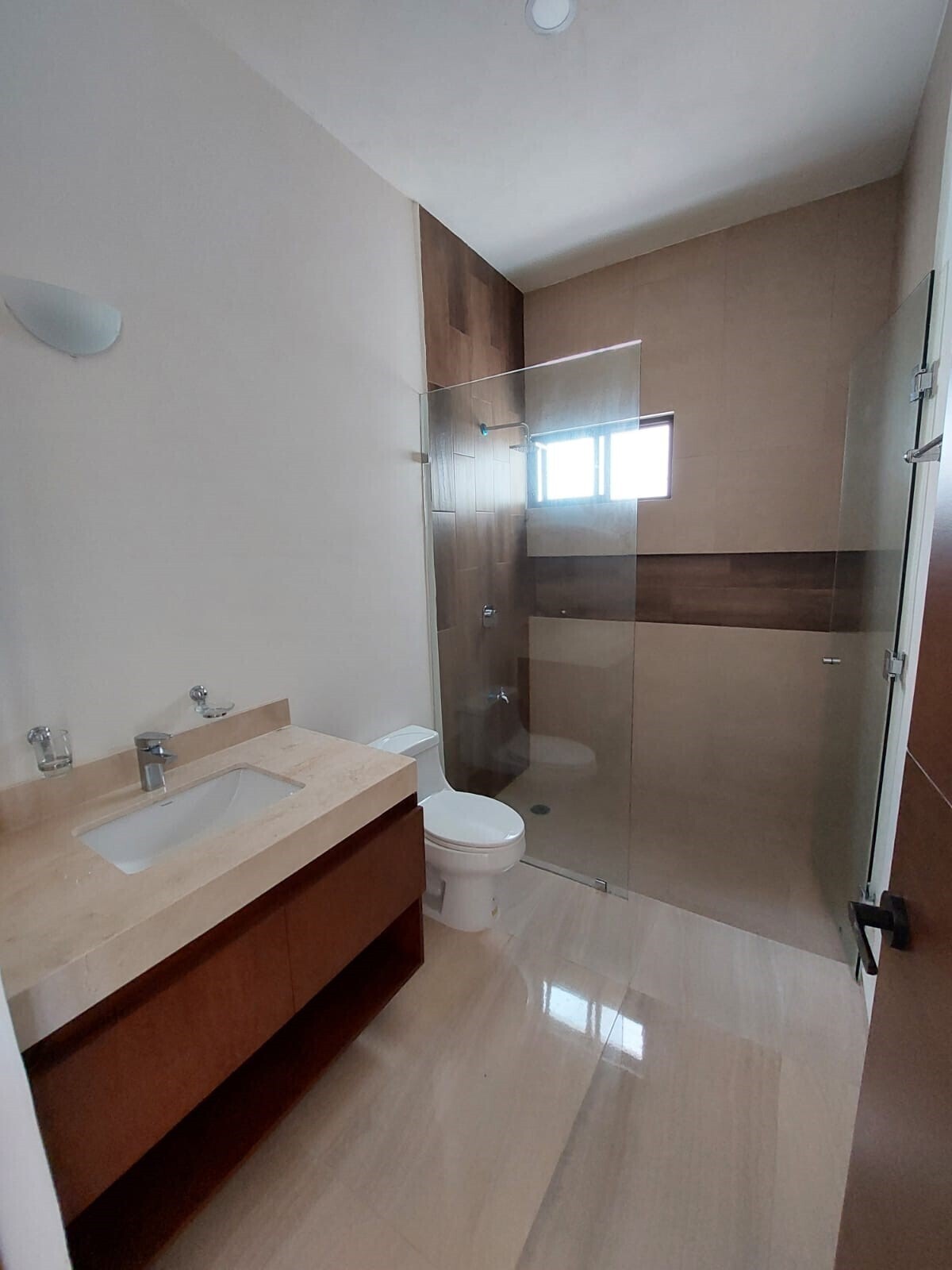 23 of 32: Baño