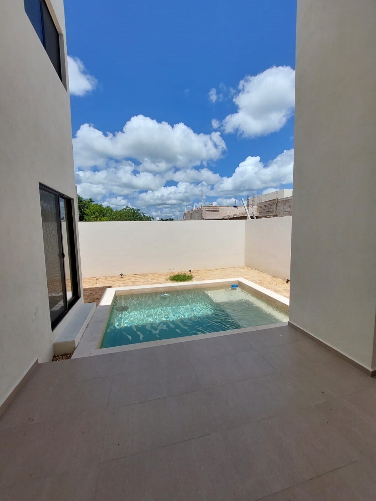 31 of 32: Piscina