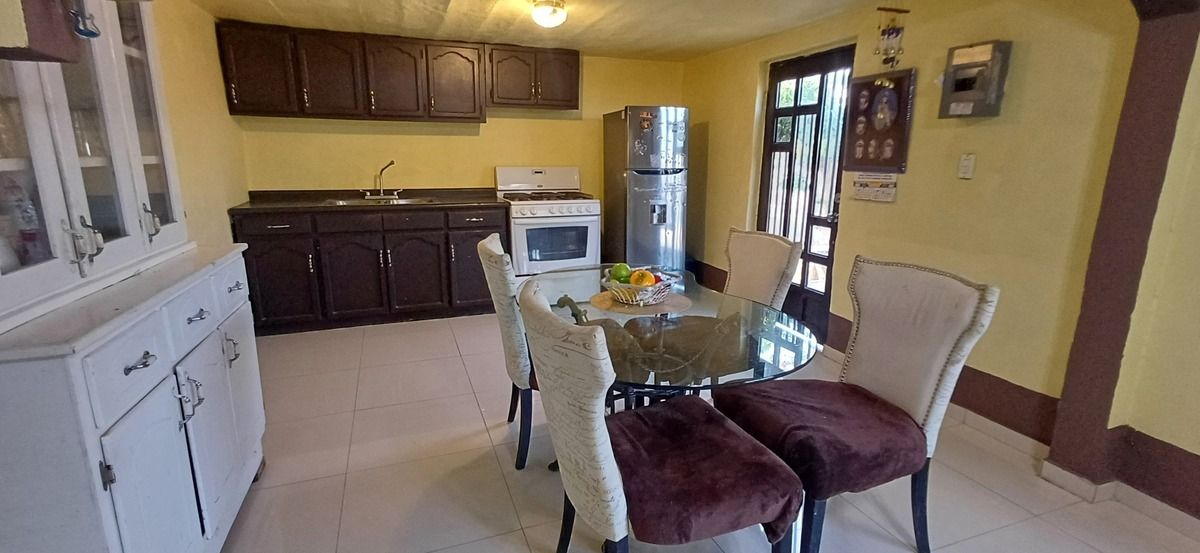 Bonita y espaciosa casa en venta 🏡  📍Av. Guatemala A y San Felipe
