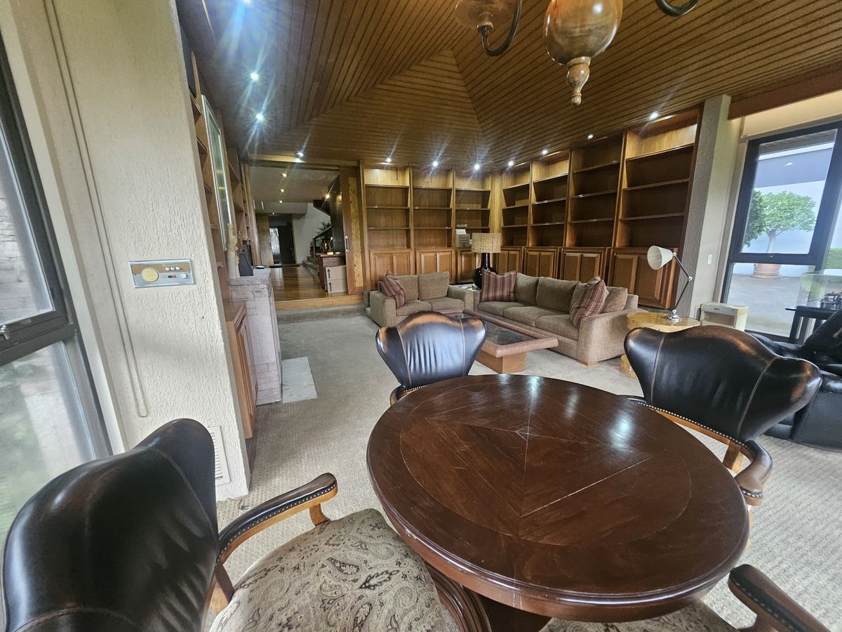 Casa en Venta en Bosque De Ocozoles con 4 Recámaras, 4 Baños y 935 Metros Cuadrados Casa en Venta en Bosque De Ocozoles con 4 Recámaras, 4 Baños y 935 Metros Cuadrados