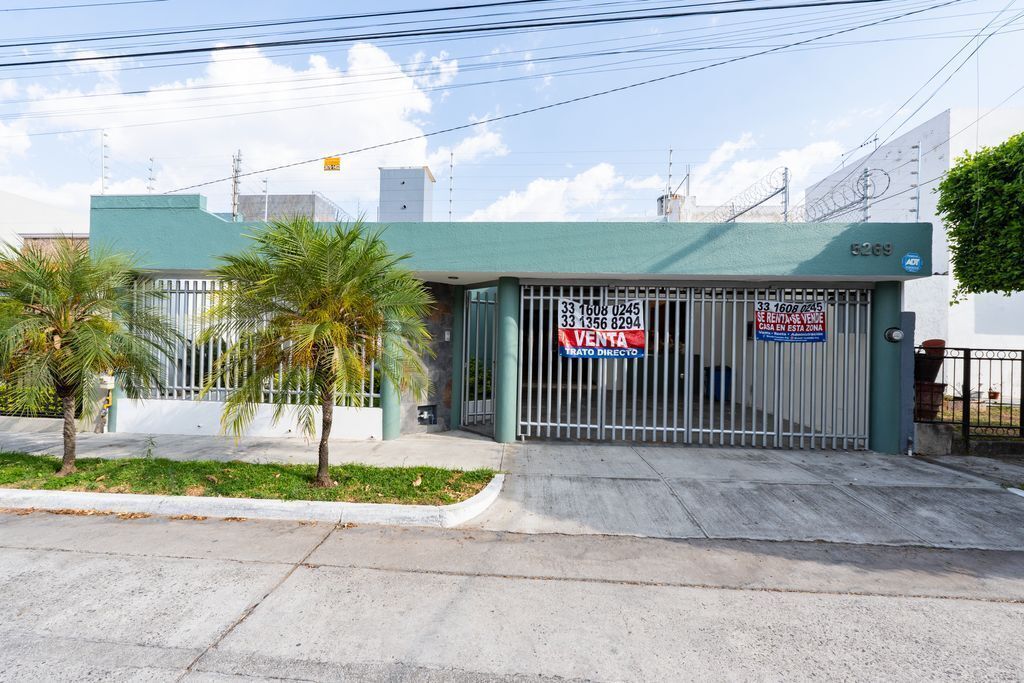 1 of 17: FACHADA PRINCIPAL