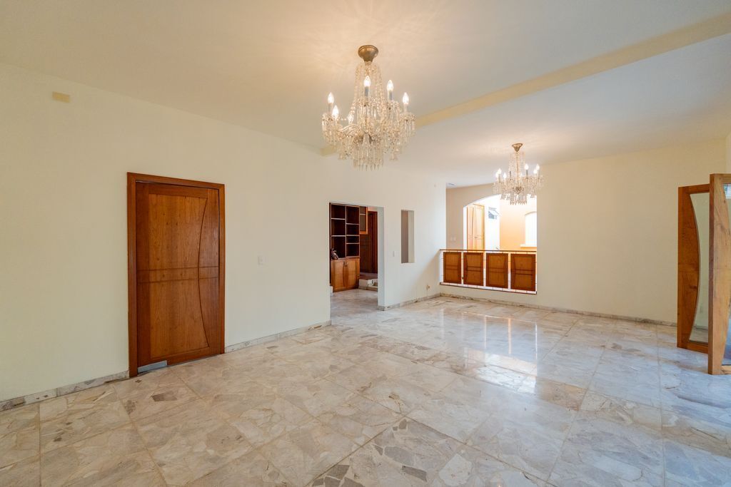 4 of 17: SALA COLEDOR