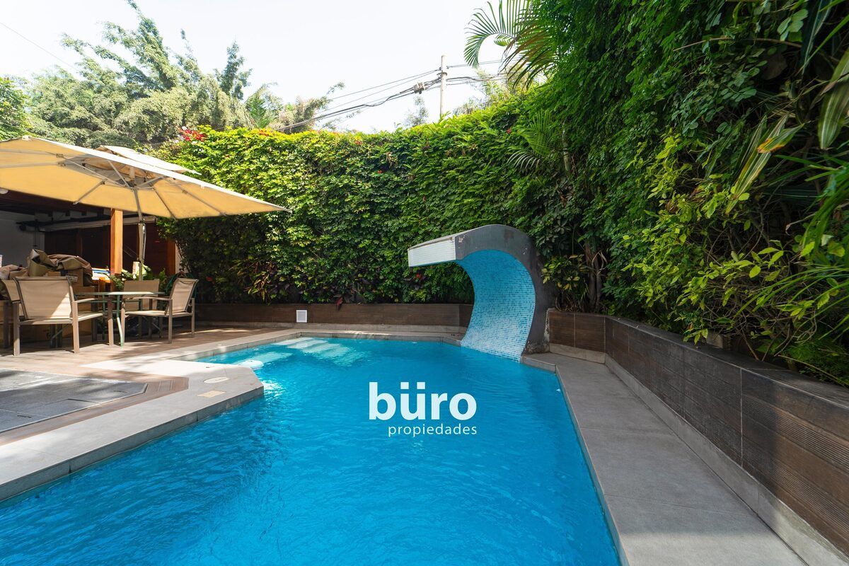 1 de 37: Piscina temperada por paneles solares