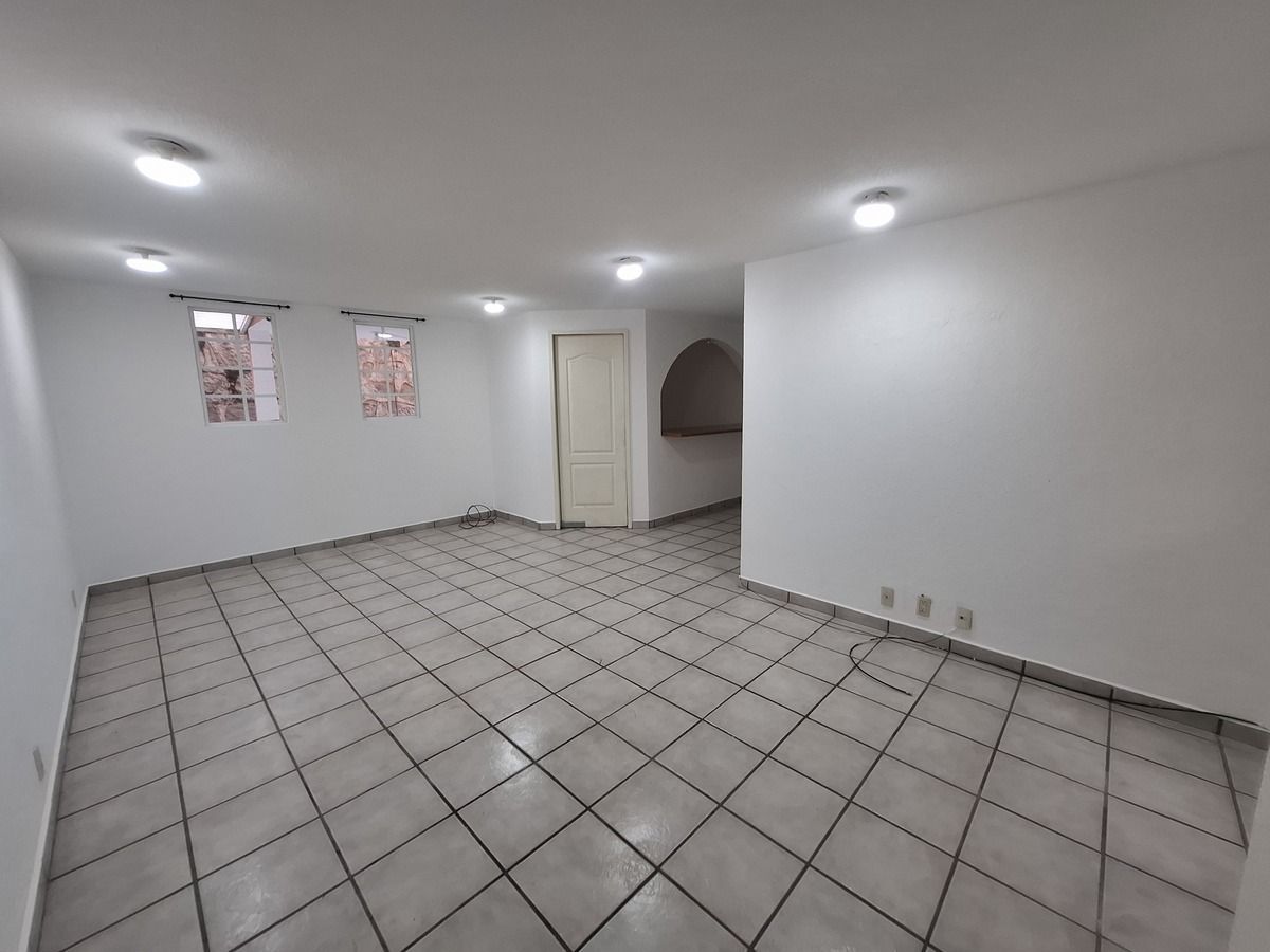 2 of 12: estancia y comedor