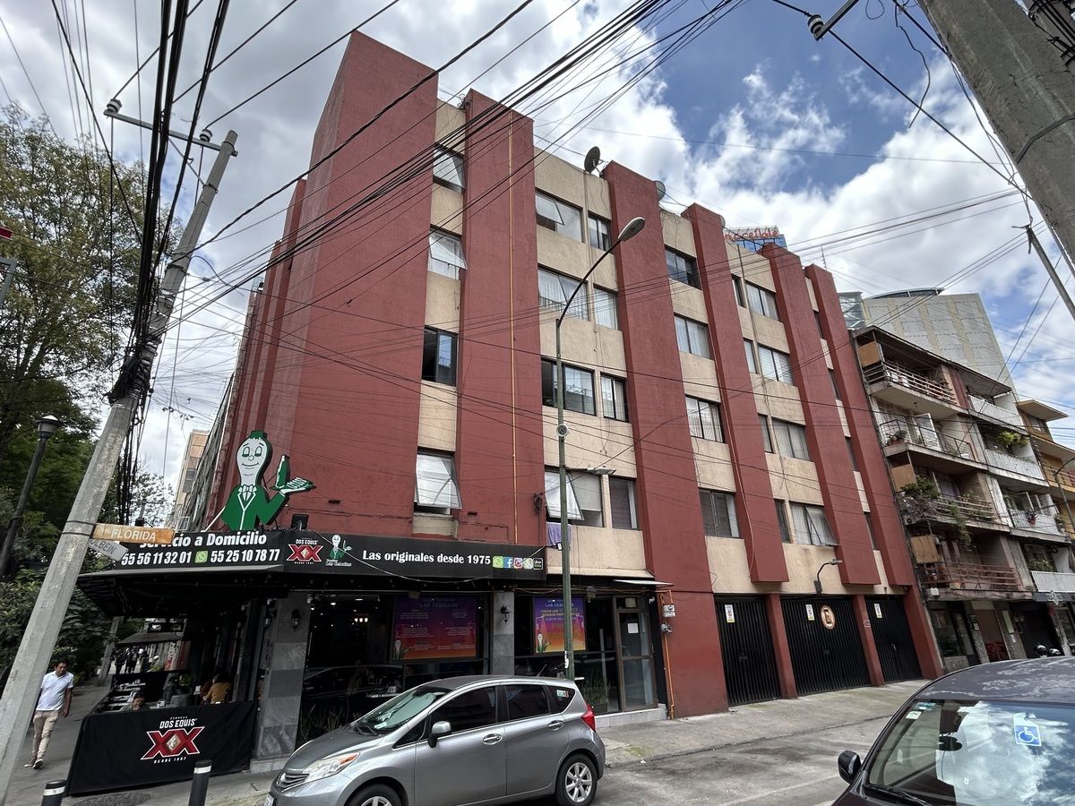 1 de 17: Fachada