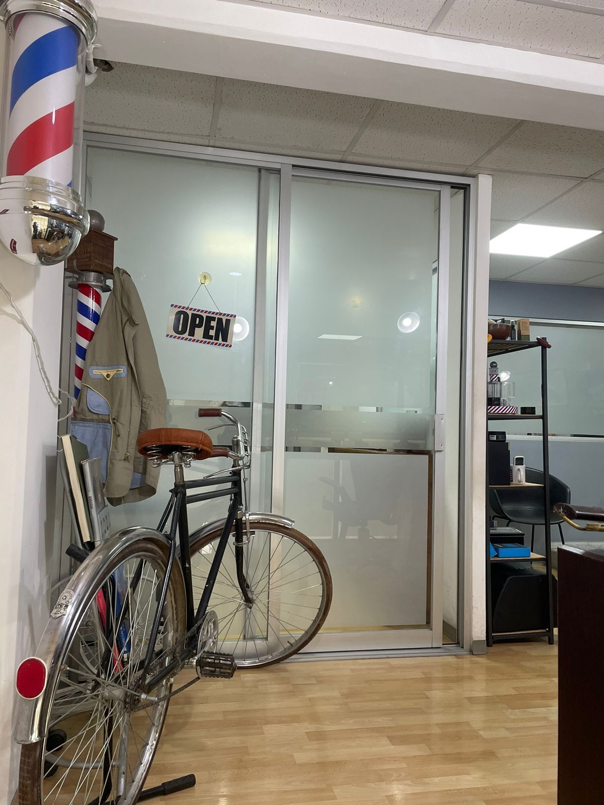 8 de 14: Imagen real real barbería (opción)