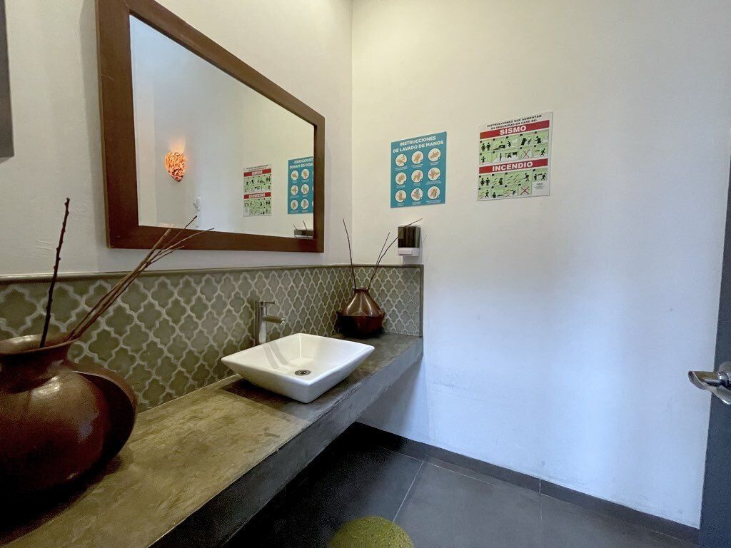 10 de 16: Acabados en baños