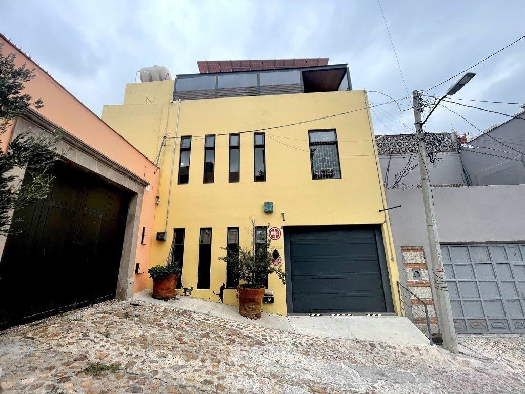 4 de 16: Fachada principal