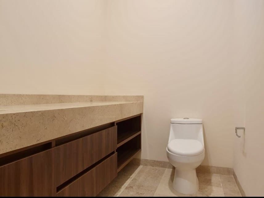 3 de 37: Medio baño