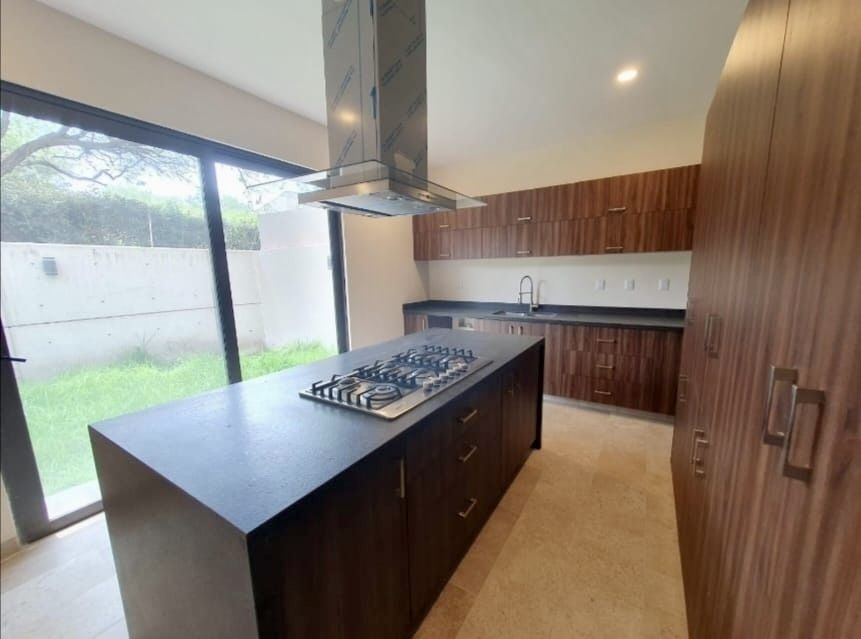 9 de 37: Cocina conectada al jardín