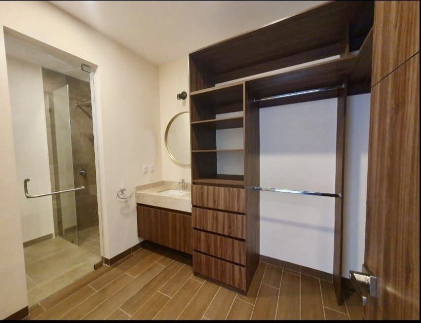 27 de 37: Vestidor en suite A