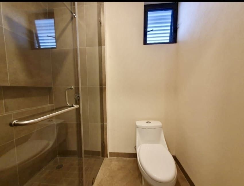 32 de 37: Baño privado