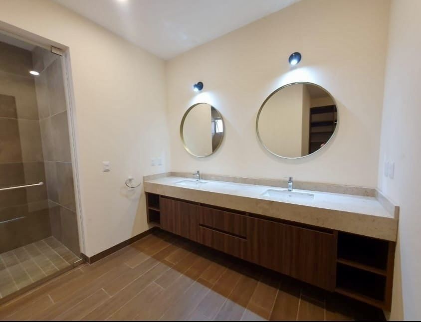 34 de 37: Vanity en máster suite
