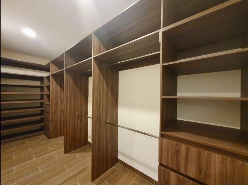 35 de 37: Walk ing closet