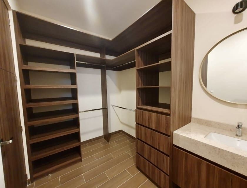 31 de 37: Vestidor
